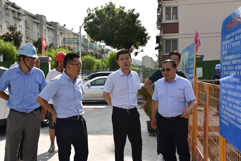 高新區(qū)住建局對(duì)農(nóng)貿(mào)市場(chǎng)項(xiàng)目進(jìn)行高溫慰問 高新區(qū)住建局對(duì)農(nóng)貿(mào)市場(chǎng)項(xiàng)目進(jìn)行高溫慰問
