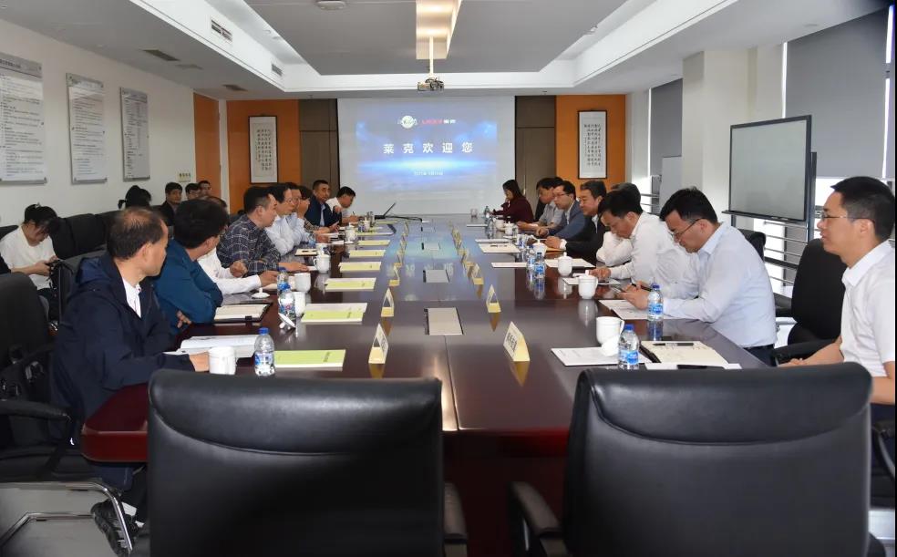副市長(zhǎng)曹后靈一行調(diào)研高新區(qū)民營(yíng)企業(yè)，劉書華董事長(zhǎng)應(yīng)邀參加并發(fā)言