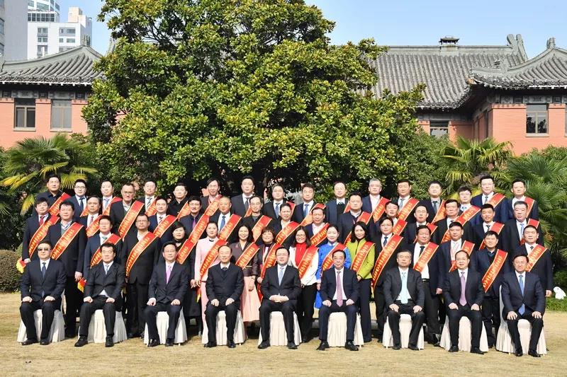 蘇州中設(shè)建設(shè)集團(tuán)黨委書記、董事長劉書華榮獲第十一屆中國公益節(jié)“2021年度公益人物獎(jiǎng)”