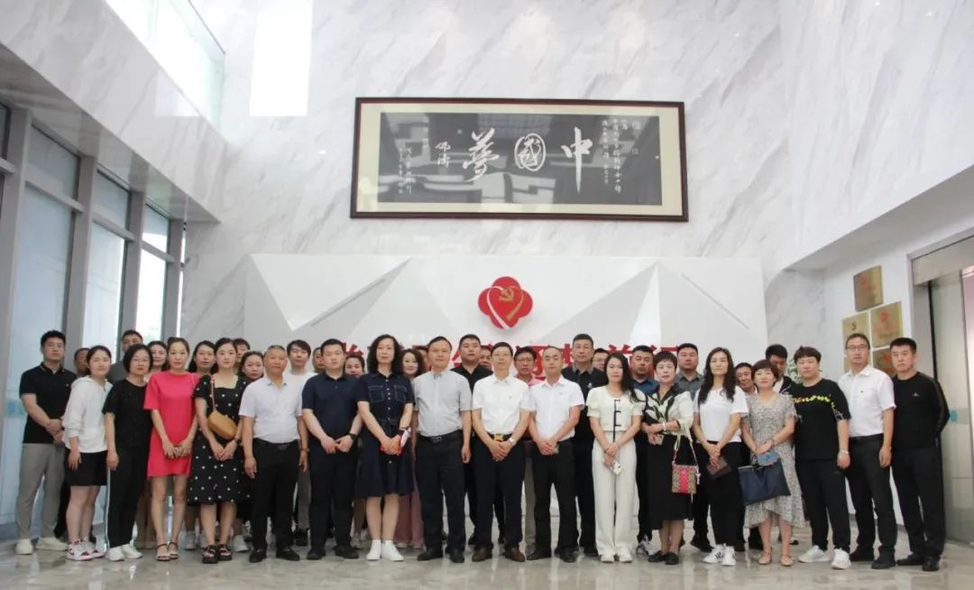 新疆博樂市非公企業(yè)高質(zhì)量發(fā)展專題培訓(xùn)班一行蒞臨集團(tuán)公司調(diào)研 新疆博樂市非公企業(yè)高質(zhì)量發(fā)展專題培訓(xùn)班一行蒞臨集團(tuán)公司調(diào)研